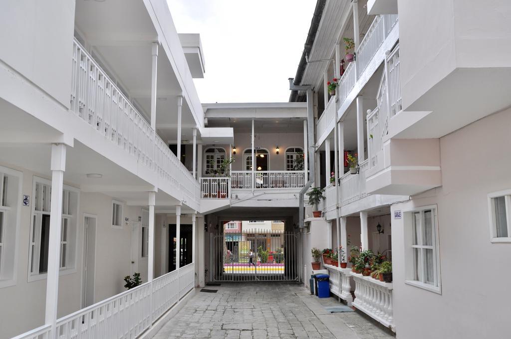Hotel Europa Alausí エクステリア 写真