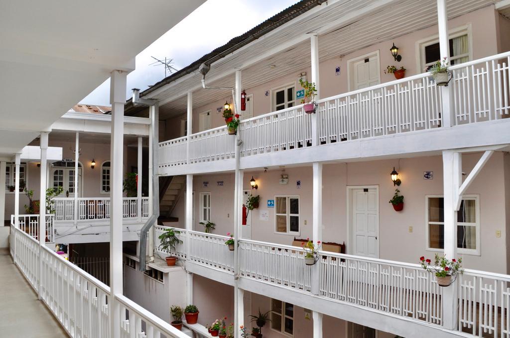 Hotel Europa Alausí エクステリア 写真