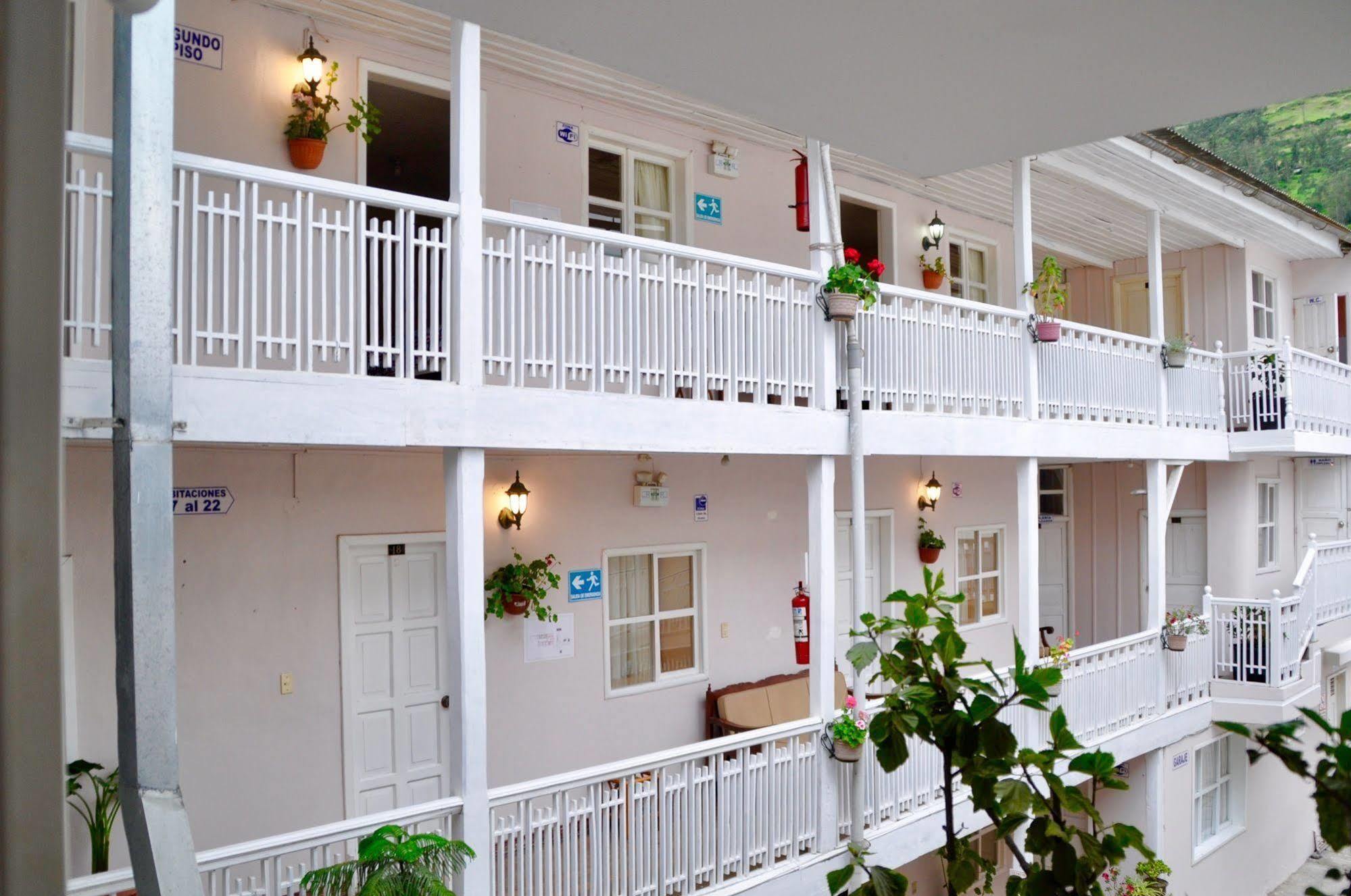 Hotel Europa Alausí エクステリア 写真